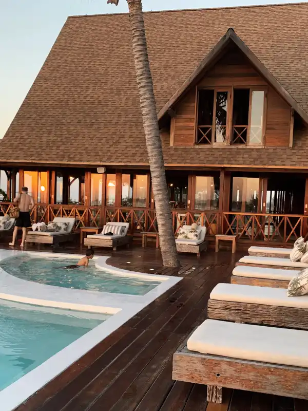 Luxury hotel infinity pool — hotel booking